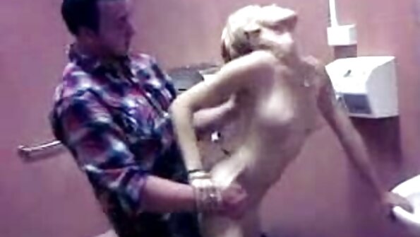 Скъса чорапогащника и влезе български секс клипчета при жената.