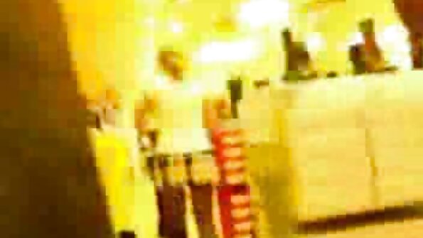 Давя се в мокрото й котенце и дупе, докато търкам бг порно видео чатала й.