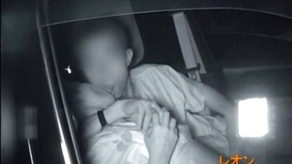 Възхищавам се на гърдите на моята приятелка, когато е отгоре. porno s ciganki